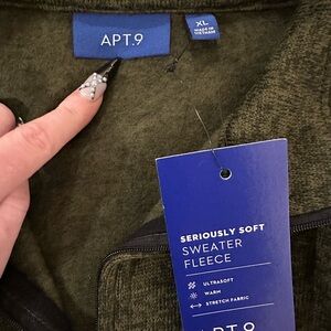 APT.9 Green Sweater Fleece NWT